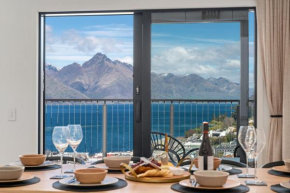 The Luxe Lookout LOCATION LOCATION LOCATION CBD 2 MINS